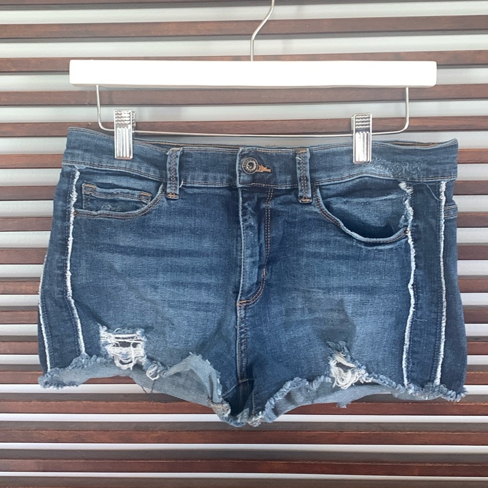 Sneakpeek shorts